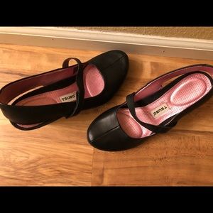 Tsubo Black leather Mary Jane sling back pumps